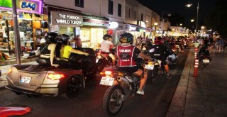 Motosiklet Tutkunları Leyla Ve Eylül İçin Bodrum Sokaklarında Tur Attı