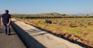 Şiddetli Rüzgarda Takla Atan Araç Tarlaya Uçtu: 3 Yaralı