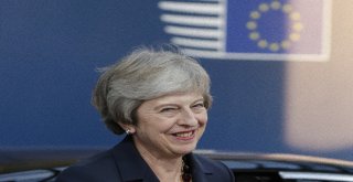 Theresa May Brexitte Israrlı