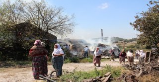 Çanda Çıkan Yangında Ev İle 80 Ton Saman Balyası Yandı