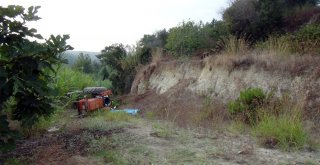 Tarla Sürerken Traktör Devrildi, Yaşlı Adam Hayatını Kaybetti