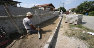 Akyazıda Kaldırım Çalışmaları Sürüyor