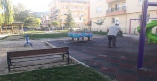 Simavda Park Ve Bahçeler İlaçlanıyor