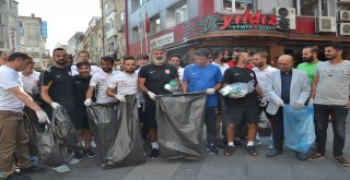 Balkesli Futbolcular Sokaklardan Çöp Topladı