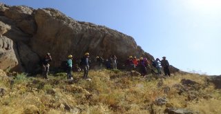 Hakkarili Dağcılardan Sümbülün Zirvesinde Görsel Şov