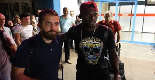 Trabzonspor Zargo Touri Ve Eric Ayuku Trabzona Getirdi.