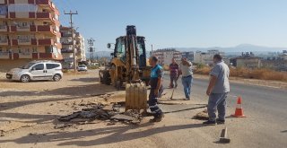 Sıkışan Metan Gazı Rögar Kapağını Patlattı, Asfalt Parçalandı