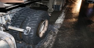 Temde Hafriyat Kamyonunun Tekeri Patladı, Yoğun Trafik Yaşandı