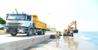 Beylikdüzünde Denizden 400 Ton Kaya Parçası Ve Demirli Beton Çıkarıldı