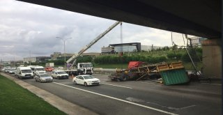 Konteyner Yüklü Tır Köprüden Teme Uçtu: 1 Yaralı