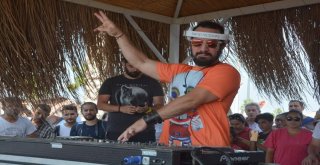 Ünlü Dj Doğukan Manço Hayranlarıyla Buluştu