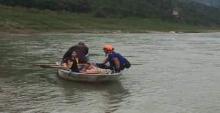 Kayalıklarda Mahsur Kalan Çobanı Böyle Kurtardılar