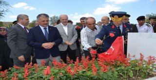 15 Temmuz Kahramanı Şehit Polis Turgut Solak Kabri Başında Anıldı