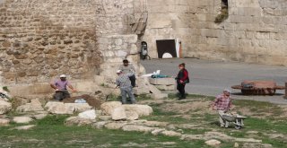 Çifte Minareli Medresedeki Geçitler Kazıyla Gün Yüzüne Çıkartıldı