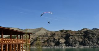 Tunceli,yamaç Paraşütü Akrobasi Şampiyonasına Hazırlanıyor