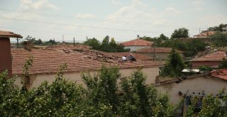 Fırtına Ve Hortum Evlerin Çatısını Uçurdu