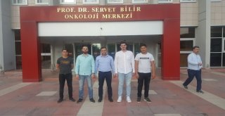 Ülkücü Gençler Hastanedeki Minikleri Unutmadı