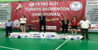 Osmangazili Badmintonculardan Başkent Çıkarması