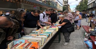 Stockholmde 3 Kilometre Kitap Pazarı Kuruldu