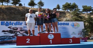 Triatlon Şampiyonları Ödüllerini Aldı