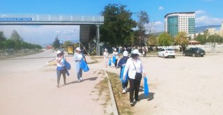 Dünya Temizlik Gününde Çöp Topladılar