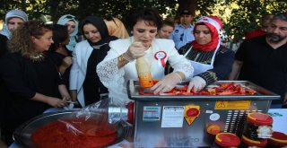 Şanlıurfada Hülya Koçyiğit Çiğ Köfte Yoğurup Halay Çekti