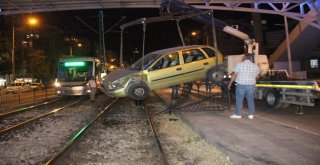 Otomobil Tramvay Yoluna Uçtu, Tramvay Seferleri Aksadı