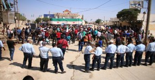 Fırat Kalkanı Bölgesinde Esada Karşı Gösteriler Yapıldı