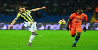 Fenerbahçe, Evinde Başakşehire Karşı Kazanıyor