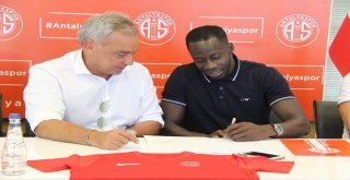 Antalyaspor, Aly Cissokho İle 3 Yıllık Sözleşme İmzaladı