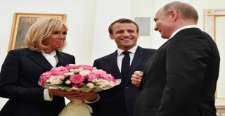 Macron Putini Dünya Kupasına Ev Sahipliği Yaptıkları İçin Tebrik Etti