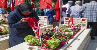 Karşıyaka Mezarlığındaki 15 Temmuz Demokrasi Şehitliğinde Anma Programı Düzenlendi