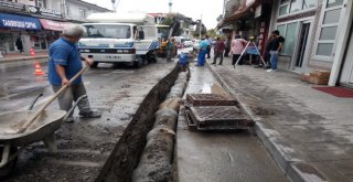 Akyazıda Yağmur Suyu Kanalları Genişletiliyor