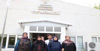 Yaşlılar Sağlık Taraması İçin Tıp Merkezinde