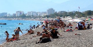 Antalya Sahillerinde Bayram Yoğunluğu