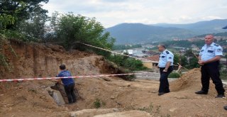 Yol Genişletme Kazısında Ortaya Çıkan Bin 800 Yıllık Taş Sandık Mezar İncelemeye Alındı