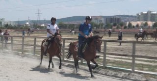 Rahvan At Yarışları Nefesleri Kesti