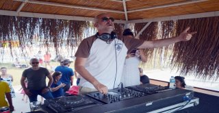 Dj Suat Ateş Dağlı Ve Popçu Gökçe Kırgızdan Plaj Partisi