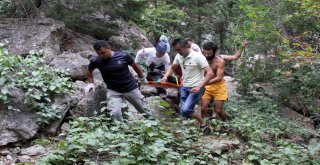 Fethiyede Kayalıklardan Düşen Azeri Kadın Hayatını Kaybetti