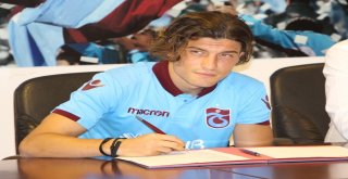 Trabzonspor, İranlı Milli Futbolcu Vahid Amiri İle Sözleşme İmzaladı