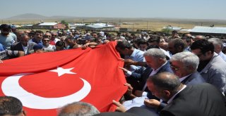 Pkklı Teröristlerce Şehit Edilen Nurettin Karadeniz Gözyaşları Arasında Toprağa Verildi