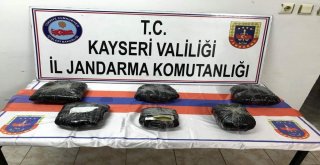 Aracın Deposundan Yakıt Aktığını Gören Jandarma Uyuşturucu Sevkıyatını Engelledi