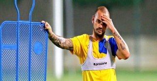 Wesley Sneijder, Trafik Kazası Geçirdi