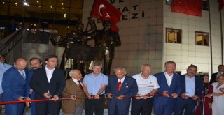 Atatürk Temalı Heykel Görkemli Törenle Açıldı