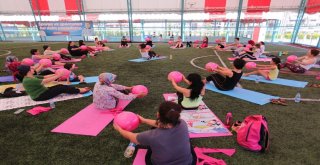 Merkezefendili Kadınlar Pilates Yapıyor