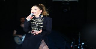 Manavgat Barış Suyu Festivalinde Hadise Rüzgarı