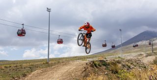 Erciyeste Uluslararası Downhill Bisikleti Kupası Düzenlendi