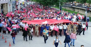 Asker, Polis Ve Vatandaş El Ele Türk Bayrağını Taşıdı