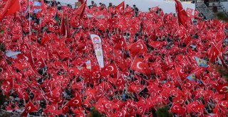 15 Temmuz Şehitler Köprüsündeki İnsan Yoğunluğu Havadan Görüntülendi