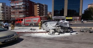 Bostancıda Bariyerlere Giren Araç Güvenlik Kameralarına Yansıdı